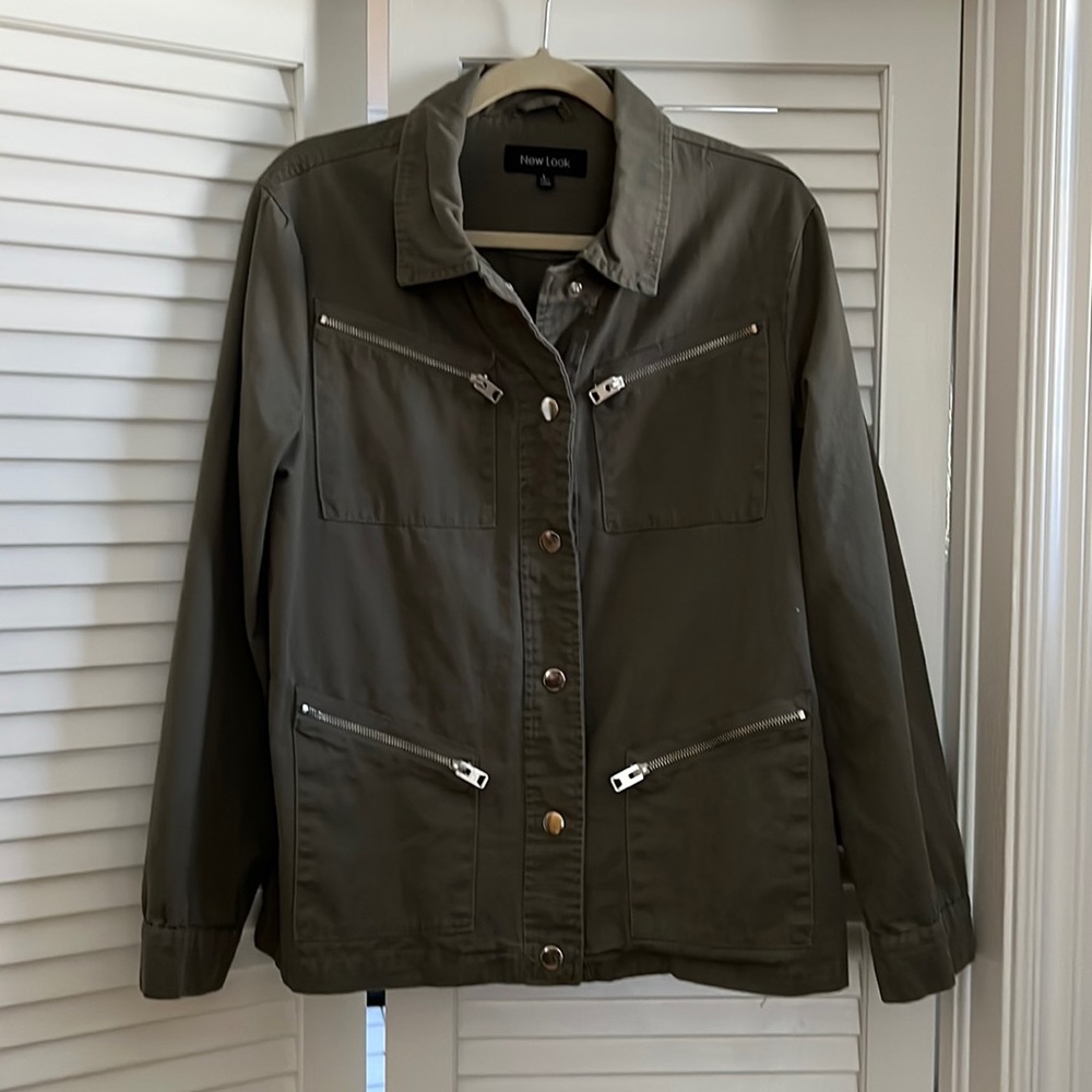 BRAND NEW! NEVER WORN ! Only dry cleaned